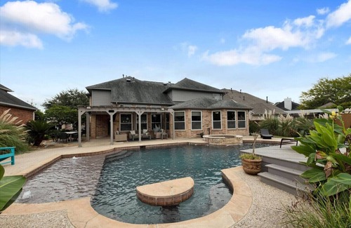Atascocita House | Lakefront 7BR w/Pool + Spa | 30 Mins to Downtown