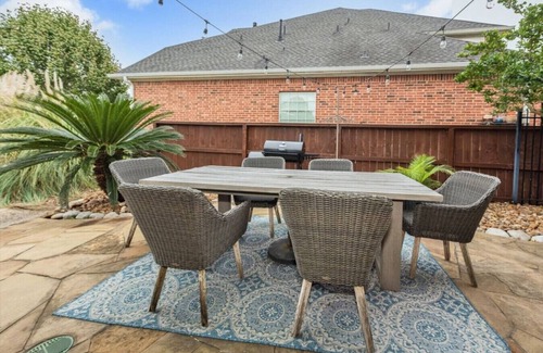 Atascocita House | Lakefront 7BR w/Pool + Spa | 30 Mins to Downtown