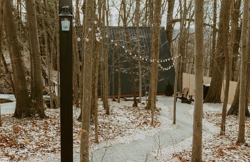 Navarre Cabin | Lakefront A-Frame -Fireplace, Kayaks, Soaking Tub, Retreat for couples or solo
