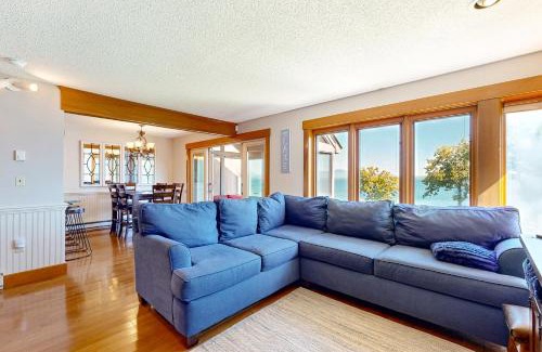 Gilford Apartment | Lakefront At Winnipesaukee