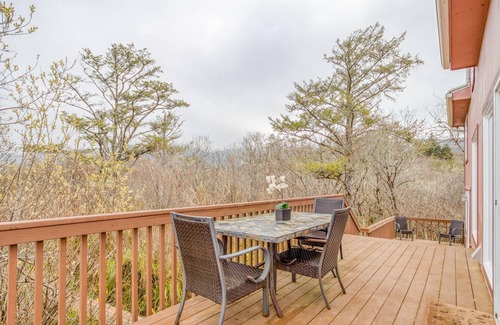 Rockaway Beach House | Lakefront Beachhouse