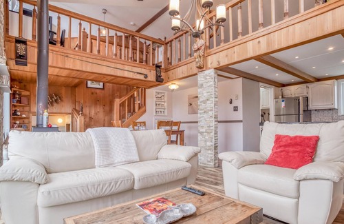 Rockaway Beach House | Lakefront Beachhouse