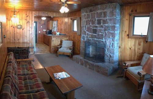 Presque Isle Cottage | Lakefront Cabin #6 - The Walleye