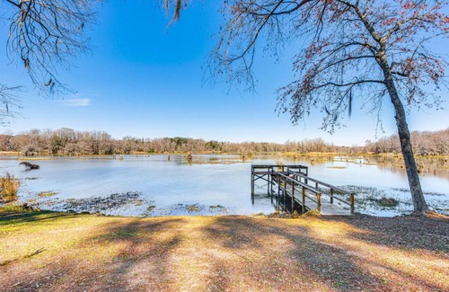Fowlstown House | Lakefront Cabin in Brinson Behind the Moon