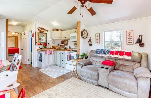 Fowlstown House | Lakefront Cabin in Brinson Behind the Moon