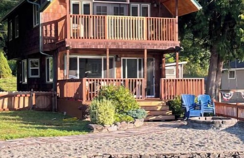 Eatonville Cabin | Lakefront Cabin, Stunning Views, Firepit, 29 mi to Rainier.