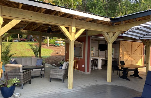Bumpass House | Lakefront Cabin w/800' of shoreline, WiFi, Beach,Dog Friendly, Kayaks, Fishing
