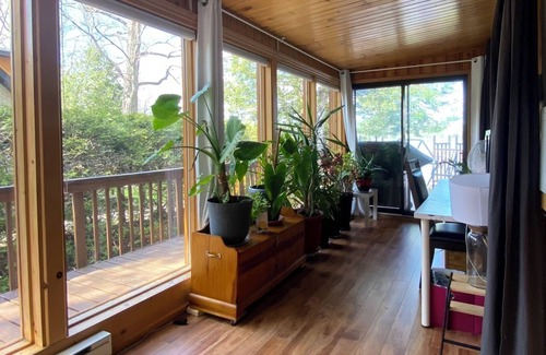 Dunham Ski Chalet | Lakefront Cottage close to ski slopes in the Eastern Townships