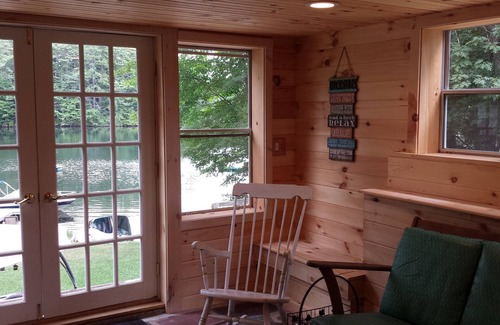Windham House | Lakefront Cottage on Little Sebago - 100 ft of frontage, endless laidback fun!