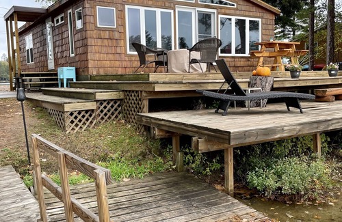 Gwinn Cottage | Lakefront/Cozy Cedar Cottage/Fireplace/Firepit/Sauna/Minutes from Marquette!