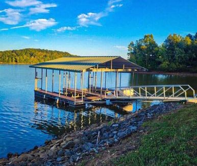 Cadiz House | Lakefront Escape for 8 with Dock & Cozy Cabin Vibes