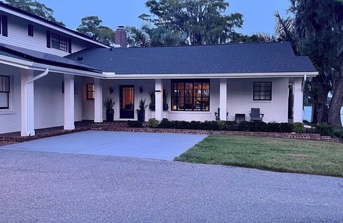 Edgewood House | Lakefront Estate, Central Location, Boat ramp and more