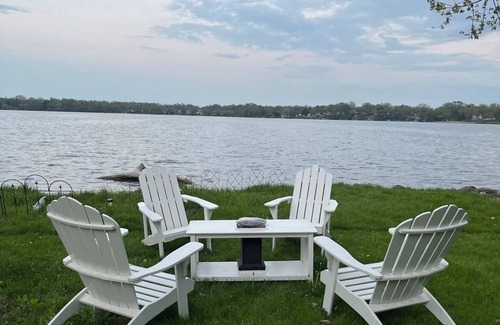 Round Lake House | Lakefront Getaway