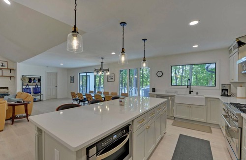 Gumlog House | Lakefront Hideaway on Hartwell