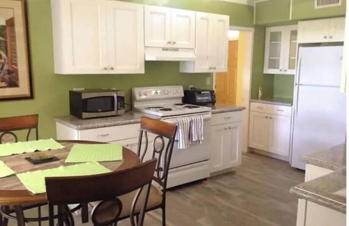 Forest City House | LAKEFRONT HOME NEAR ALL ATTRACTIONS