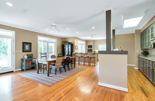 Townville House | Lakefront home on a calm cove sitting on 4 acres!