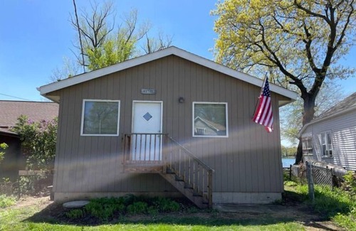 Grayslake Cabin | Lakefront Home on Gages Lake
