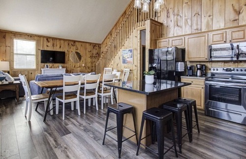 Flat Hollow Marina House | Lakefront home that can sleep 15 with private dock and hot tub in private cove!