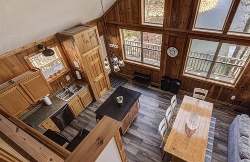 Flat Hollow Marina House | Lakefront home that can sleep 15 with private dock and hot tub in private cove!