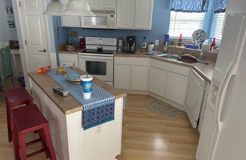 Cobb House | Lakefront Home with Huge Dock for Fishing/located close to Booger Bottom Cafe