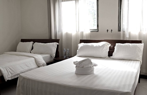 Entebbe Hotel | Lakefront Hotel Entebbe