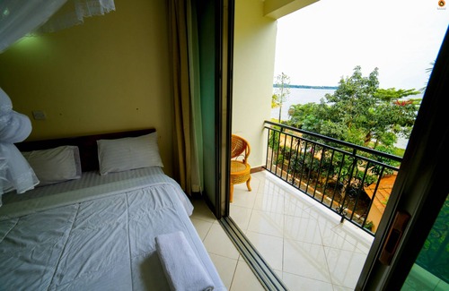 Entebbe Hotel | Lakefront Hotel Entebbe