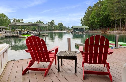 Seneca House | Lakefront Keowee Home with Dock, 14 Mi to Clemson