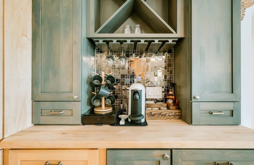 Plymouth Cottage | Lakefront Koselig Cottage - Modern 3B Retreat