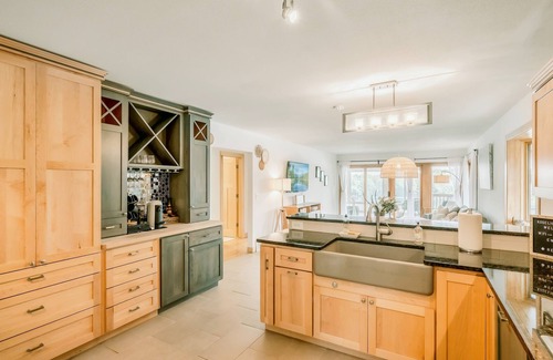 Plymouth Cottage | Lakefront Koselig Cottage - Modern 3B Retreat