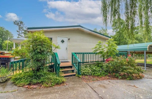 Decatur House | Lakefront-Private Boat Ramp-2 Docks-Cast Away Cove