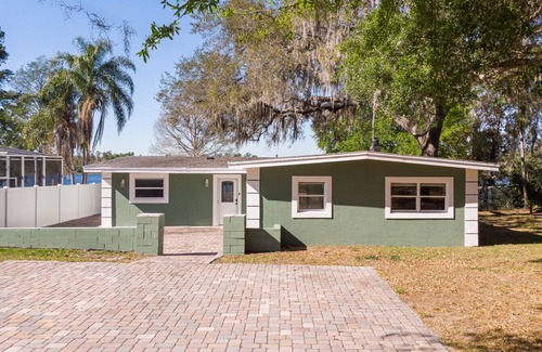 Casselberry House | Lakefront Retreat ~ Kayak ~ Fish ~ Relax ~ Unwind