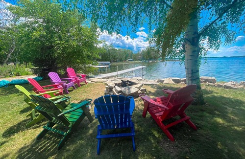 Sturgeon Bay Cabin | Lakefront! Rustic Cabin w/Game RM/Kayaks/Bikes!