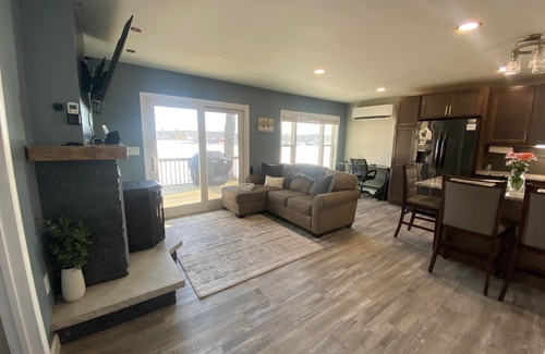 Cadillac Cottage | Lakefront Sauna Spa @ Stoneledge Lake Living