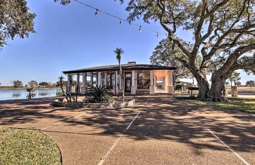 Lissie Villa | Lakefront Wallis Ranch w/Private Beach & Patio!