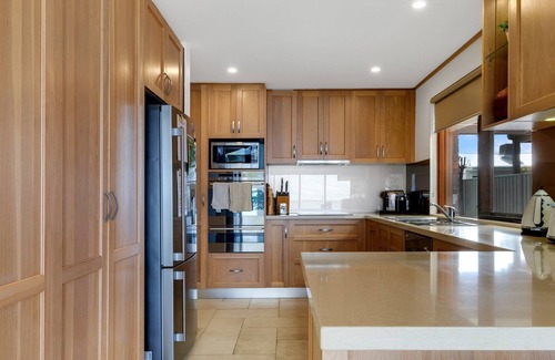 Mulwala House | Lakehouse 61 - One of Mulwala's finest houses with its own private boat ramp and boat mooring.