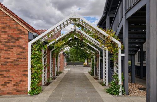Deanshanger Hotel | Lakehurst Park