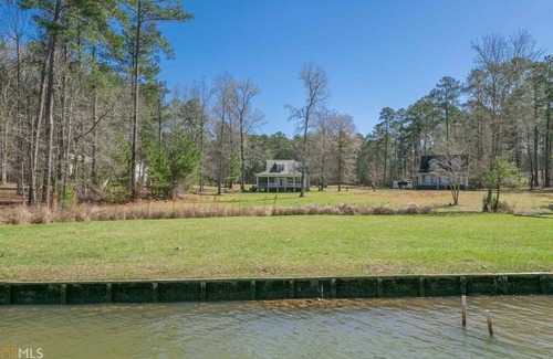 Eatonton House | LAKESIDE BLISS @ LAKE SINCLAIR: Cozy QUIET Home with Pickleball Courts in Back!