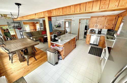 L'Amable Cottage | Lakeside Bliss Tait Lake – Cozy 3 Bed Cottage with Hot Tub & Private Waterfront!