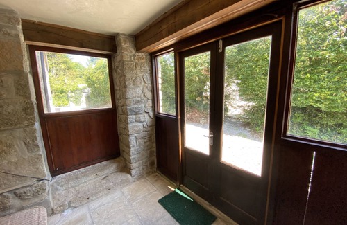 Callington Cottage | Lakeside cottage - tranquil water views, free fishing & hot tub