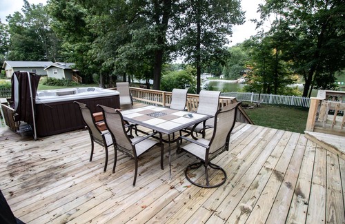 Bellmore House | Lakeside family house w/hot tub.