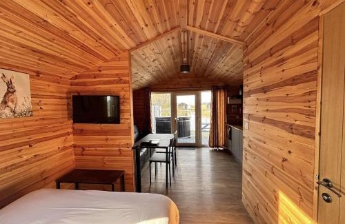 Boston House | Lakeside Fishing Pods