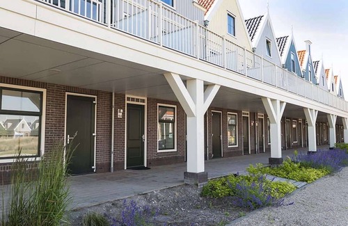 Uitdam House | Lakeside Home w/Balcony