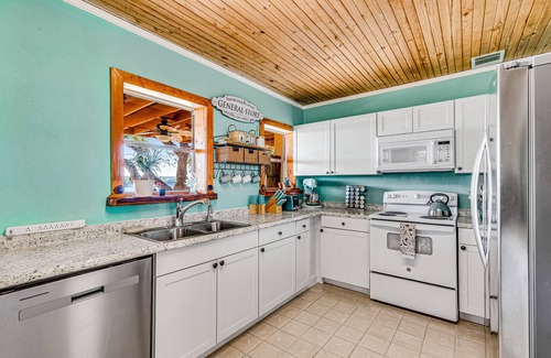 Rocky Ridge House | Lakeside House | Waterfront escape in Austin with resort-style pool