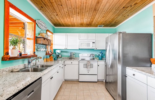 Rocky Ridge House | Lakeside House | Waterfront escape in Austin with resort-style pool