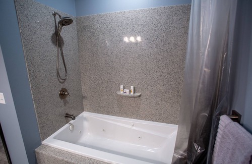 Fairmont Cabin | Lakeside luxury condo
