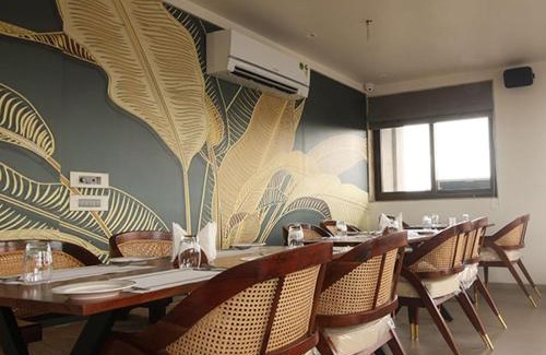 Khattalwada Hotel | LakeSide Manor