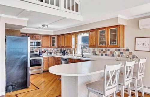 Saratoga Springs House | Lakeside Retreat on Saratoga Lake