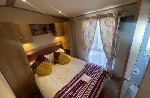 Tattershall House | Lakeside Retreat 1 with hot tub, private fishing peg situated at Tattershall Lakes Country Park
