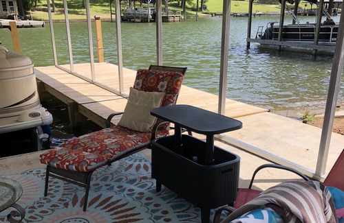 Cross Hill House | Lakeside Retreat "Lakin' It"