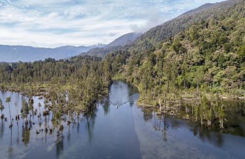 West Coast Region House | Lakeside Retreat Native Bush Bird Populated